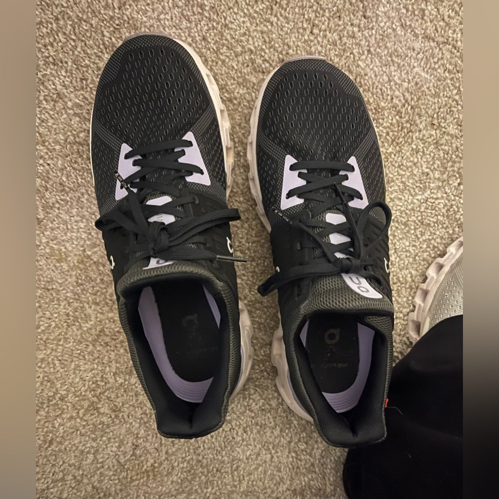 Oncloud swift women’s size 9